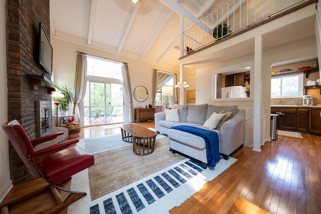 Photo - 3477 Pilgrim Ln N