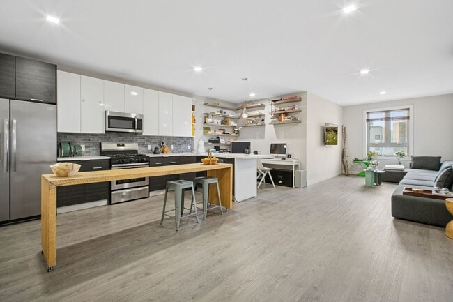Building Photo - 62-68 69th St Rental