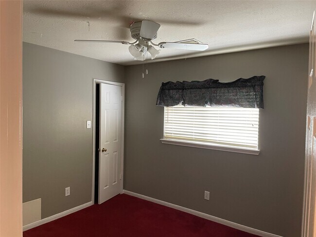 Building Photo - 2922 Russett Pl W Rental
