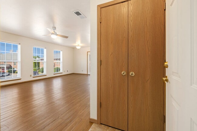 22-web-or-mls-01ps - Robinson Park Apartments