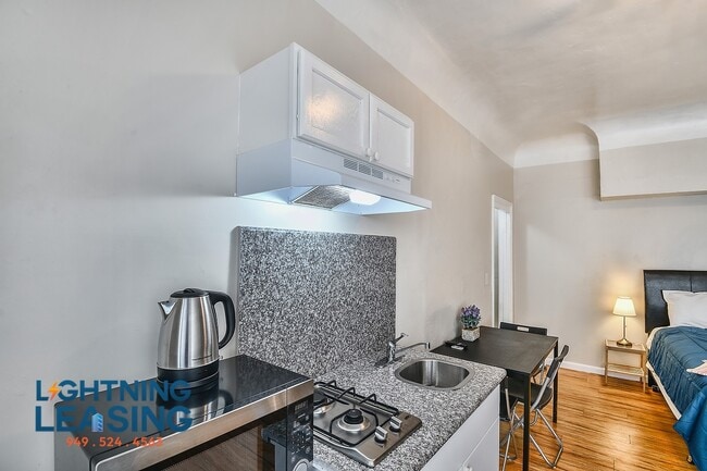 Building Photo - 727 S Alvarado St Unit 203D Rental