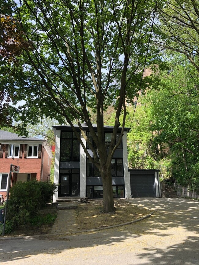 Photo - 218 Wheeler Av