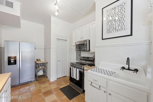 Photo - 1786 Challen Ave
