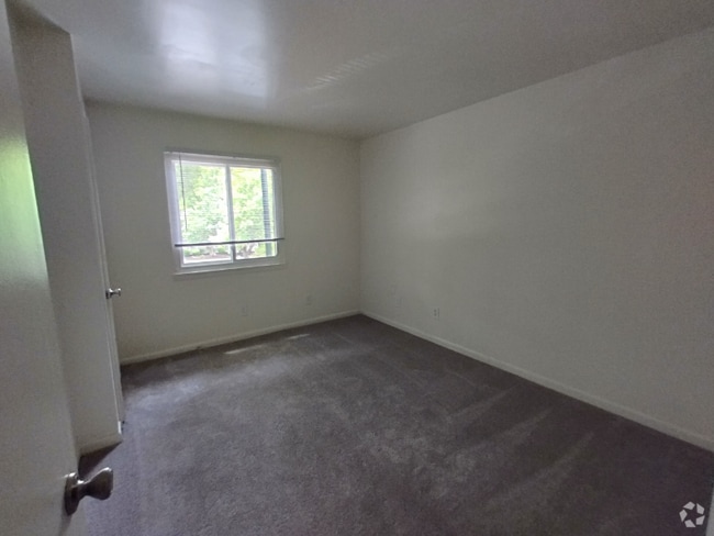 Building Photo - 600 Reusens Rd Rental