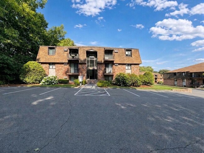 Photo - 645 W Lowell Ave