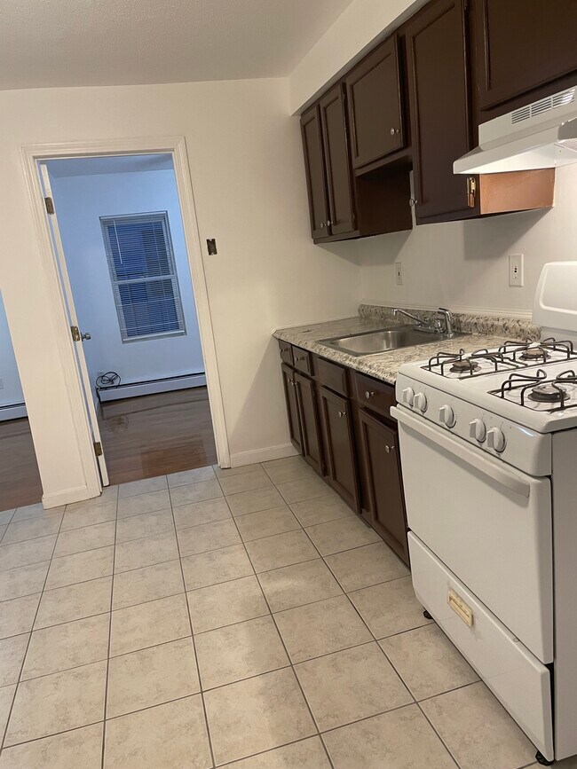 Photo - 10 Bergen St Apartments Unit 2F