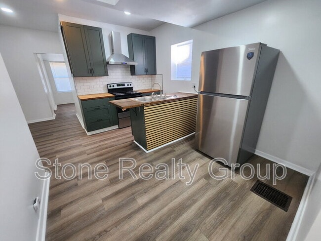 Photo - 28 S 13th 1/2 St