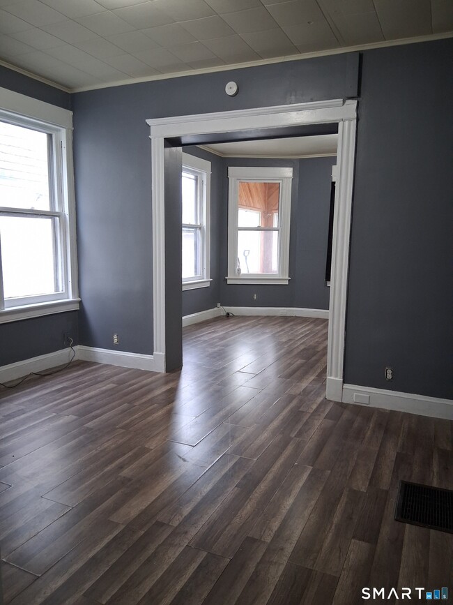 Building Photo - 146 Chestnut Ave Unit 1st Floor