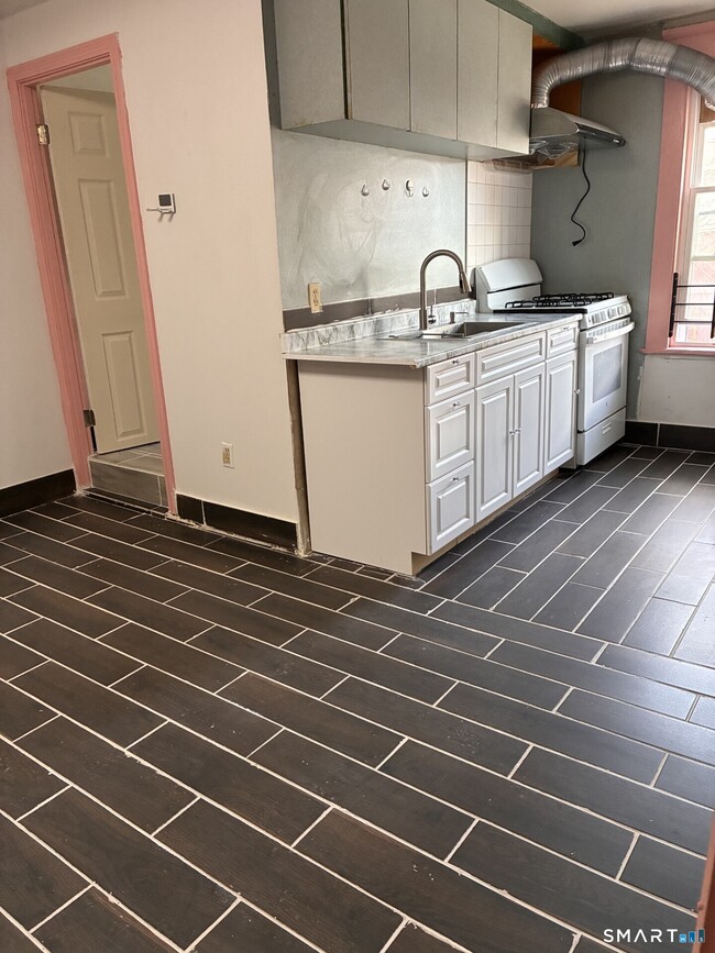 Building Photo - 440 Main St Unit B