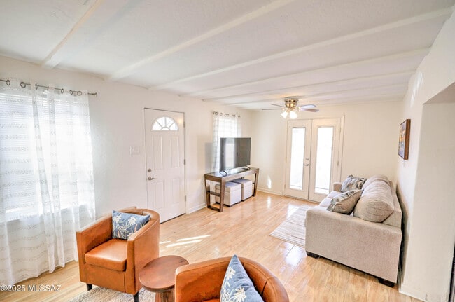 Photo - 2805 E Lee St