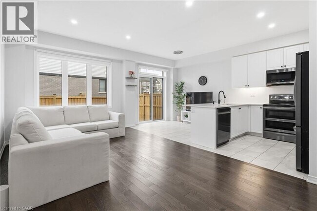 Photo - 54 Oaktree Dr