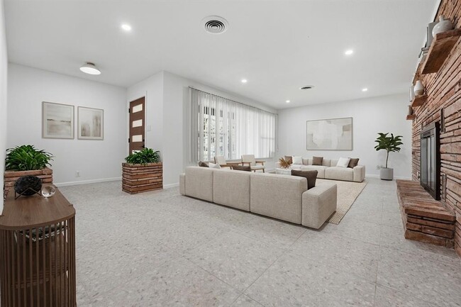 Photo - 502 Sunrise Cir