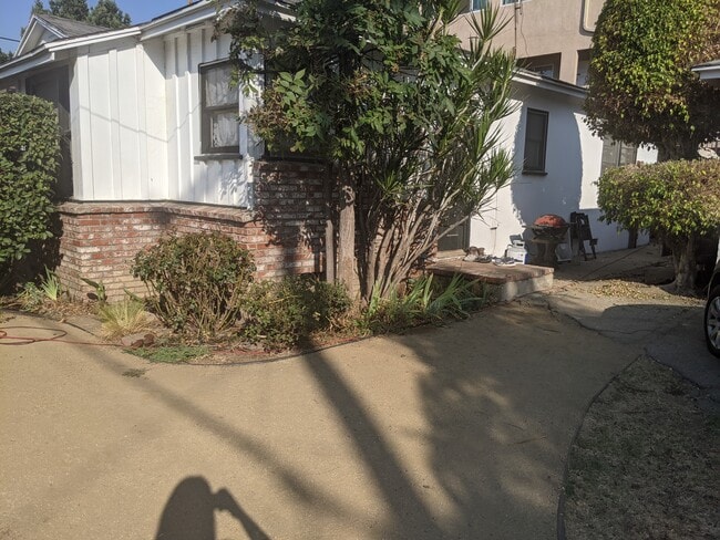 Photo - 6906 Woodley Ave Unidad a