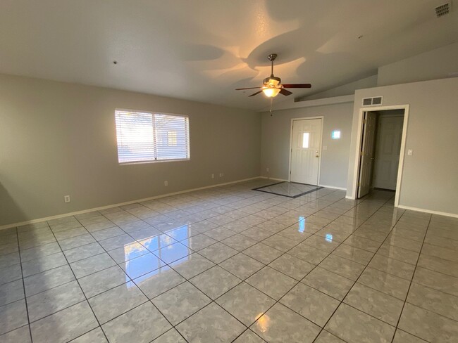 Photo - J3597 Unidad 101