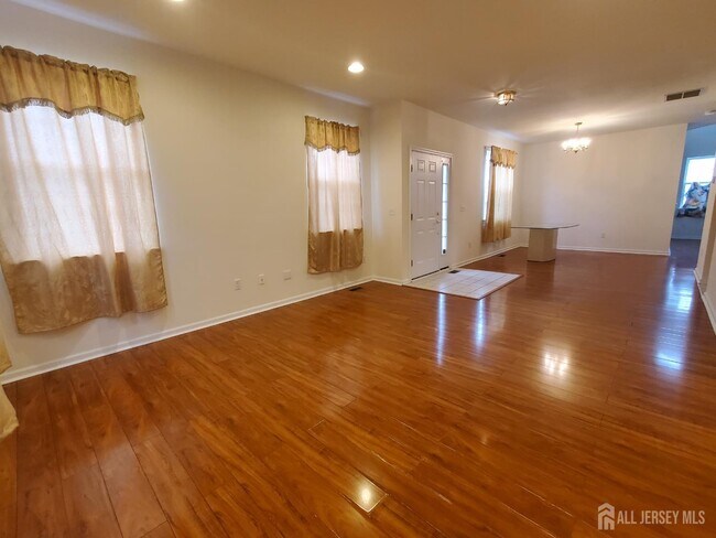 Photo - 202 Alder Ct