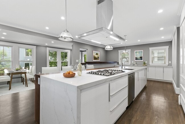 Photo - 61 Huron Ave