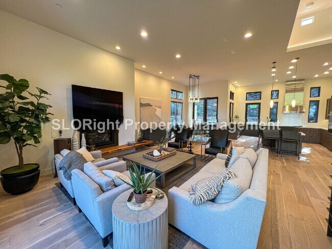 AVAILABLE SEPTEMBER- Fully Furnished Modern Home in San Luis Obispo - 4 Bedroom / 3 Bathroom