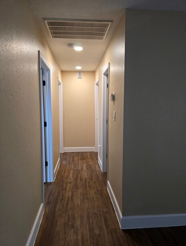 Photo - 2023 Barnsley Ln