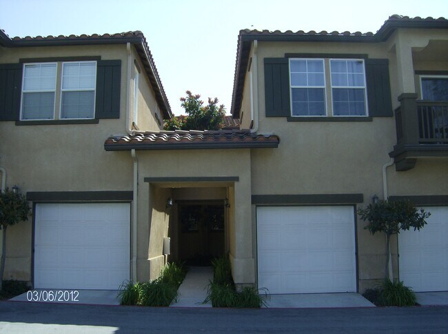 Photo - Spacious Three Bedroom Townhouse with Atta...