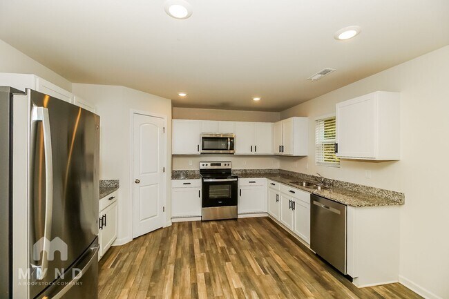 Photo - 515 Aberdeen St NW