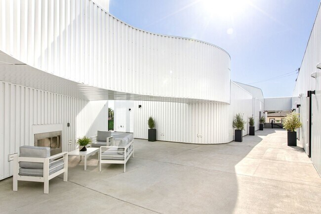 Photo - Modern - 2 Story Loft Unidad 303