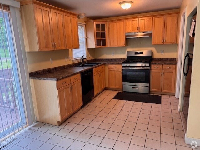 Building Photo - 1431 Pawtucket Blvd Rental