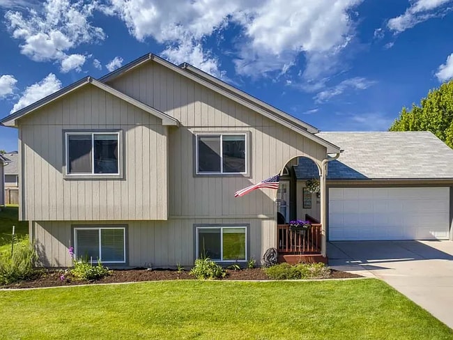 Photo - 18609 E 11th Ave