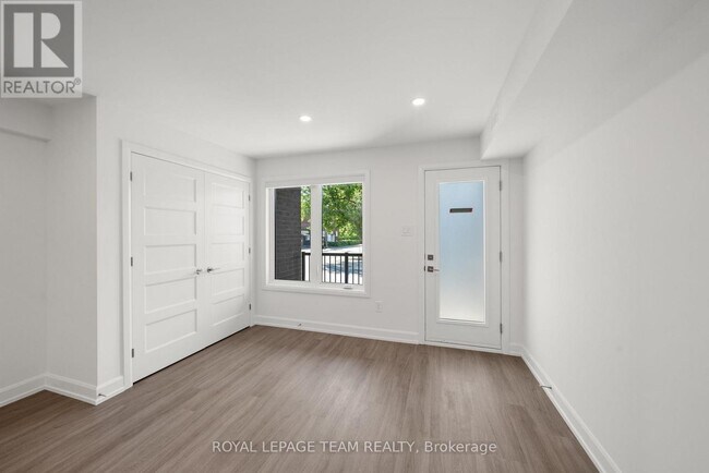Photo - 998 Hollington St Unit Main