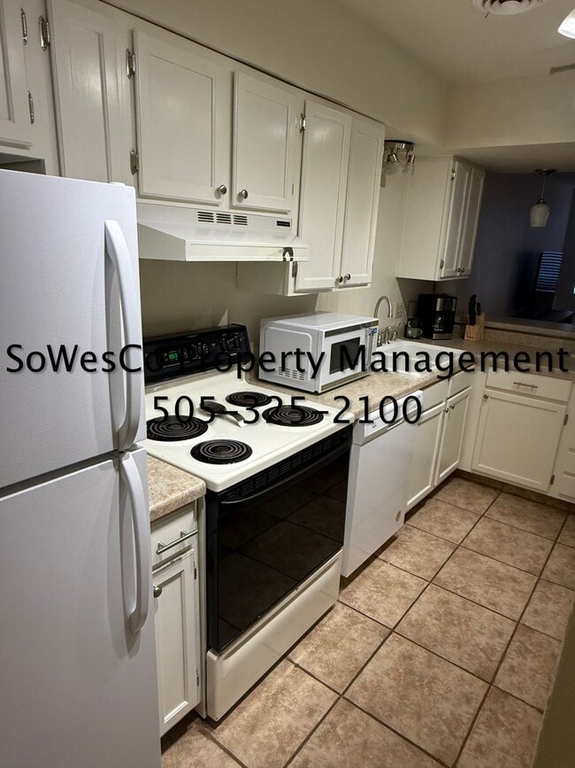 Photo - 2 Bedroom Furnished Monthly Rental in Coun...