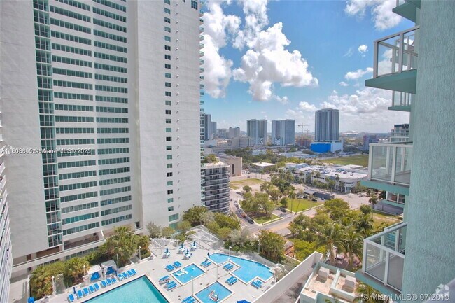 Building Photo - 1900 N Bayshore Dr Unit 2005 Rental