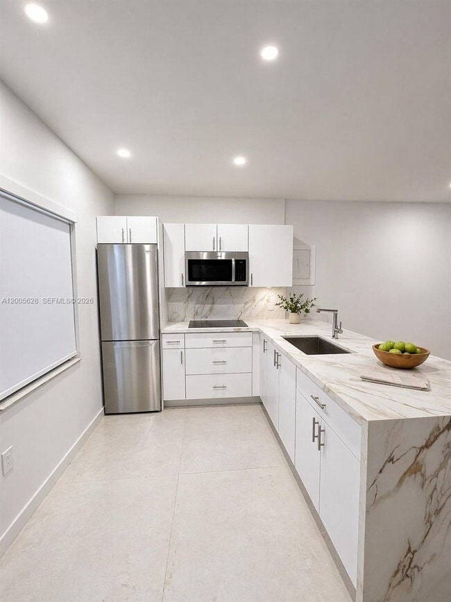 Building Photo - 532 SW 16th Ave Unit 532