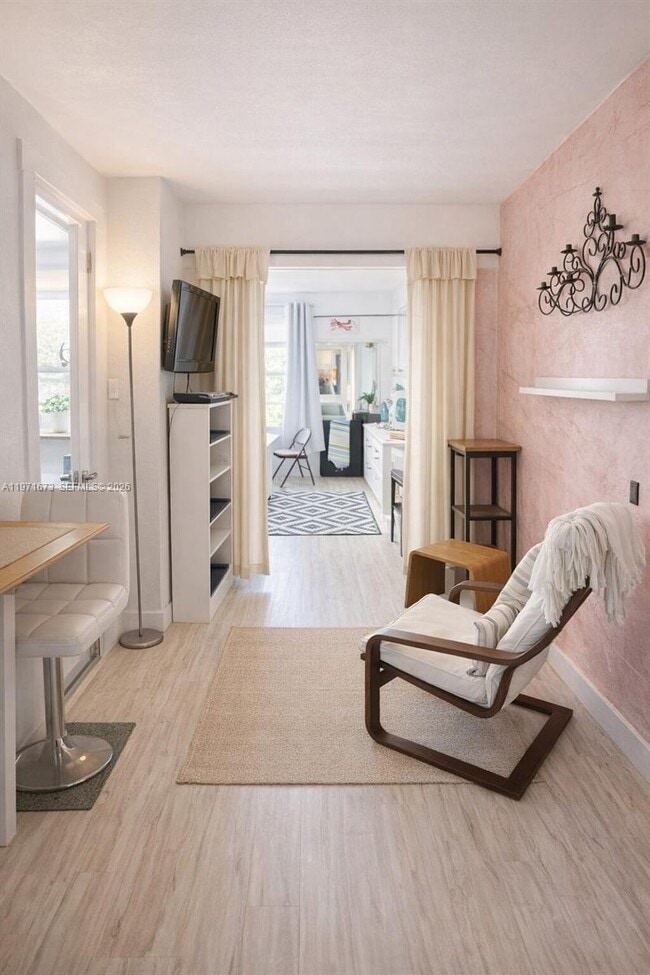 Photo - 428 SW 9th St Unit 15