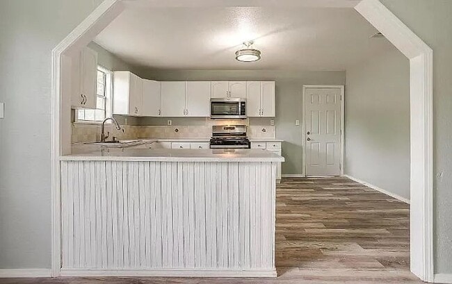 Photo - CHARMING 3/2 - Great Flooring - Historic Neighborhood