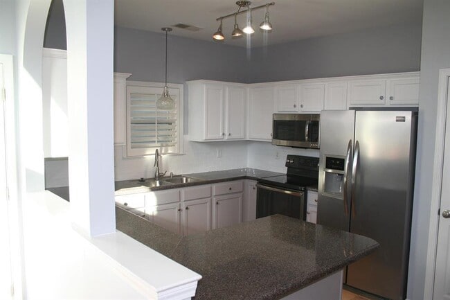 Photo - 1124 Island Pl E