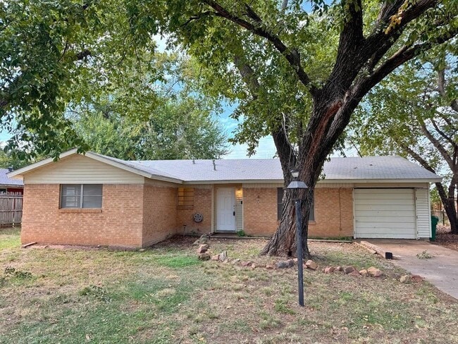 Photo - 1001 W Beverly Loop