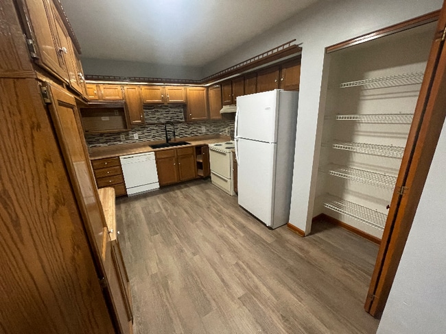 Building Photo - 1372 Red Tail Hawk Dr Rental