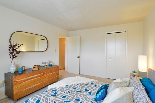 Photo - Midtown Towers