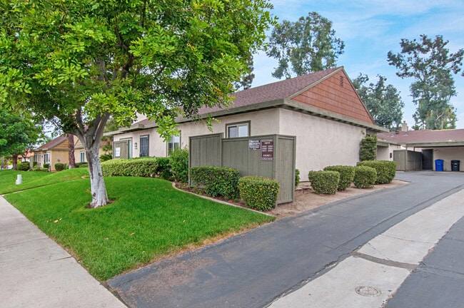 Photo - 3 Bedroom, 2 Bath 1374sf Detached condo in...