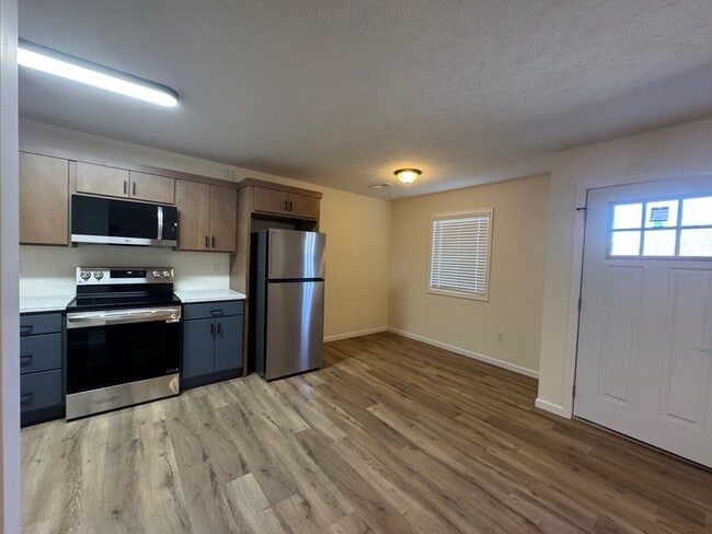 Photo - 715 N 35th St