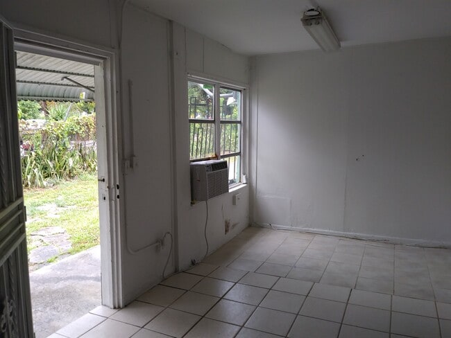 Photo - 261 NW 35th St Unit 5