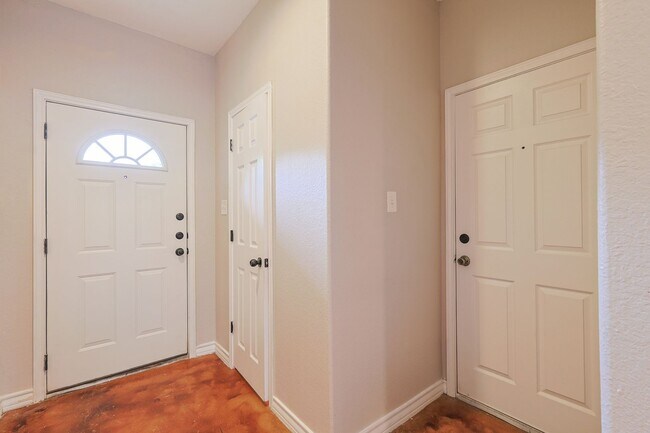 Photo - 3 Bed 2.5 Townhome near Bandera & I-410
