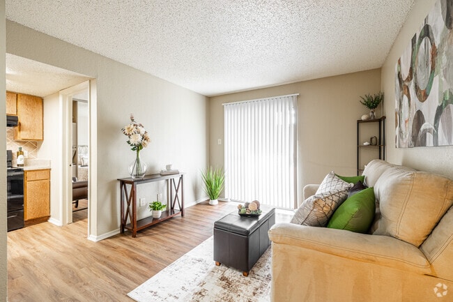 1BR, 1BA - 480SF - Living Room