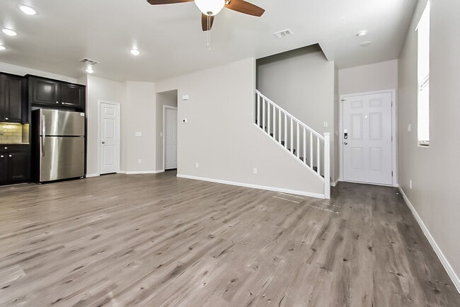 Photo - 10509 W Gilmore Ave