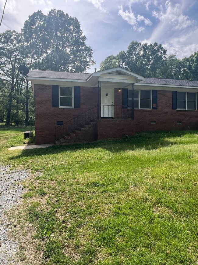 Building Photo - 2 Bedroom Duplex Available (Monroe)