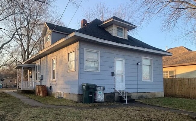 Building Photo - 113 N Poplar St Unit 2