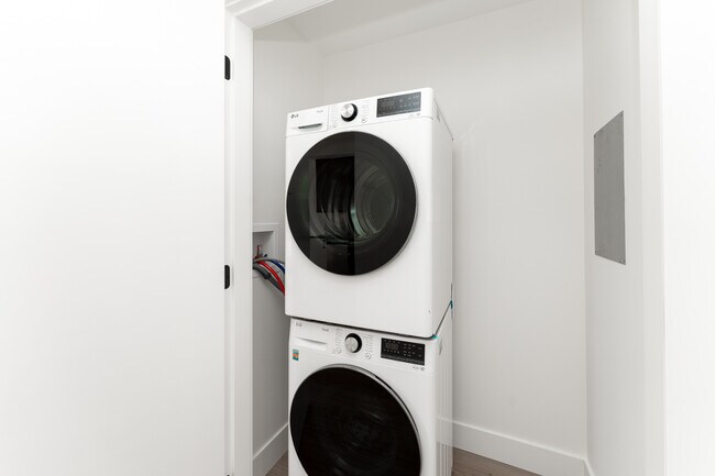 Photo - 809 Arncote Ave Unit 205