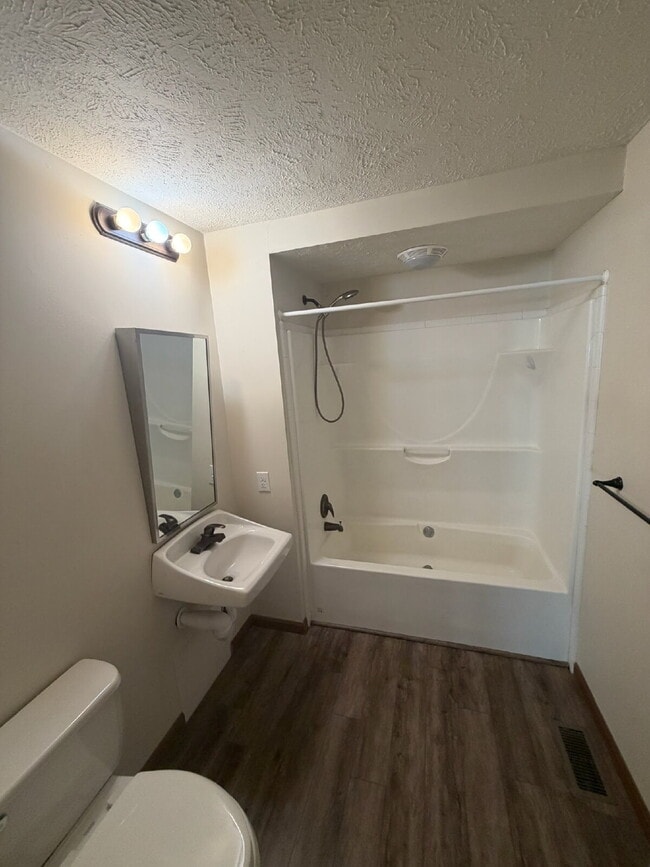 Photo - 24 Central B