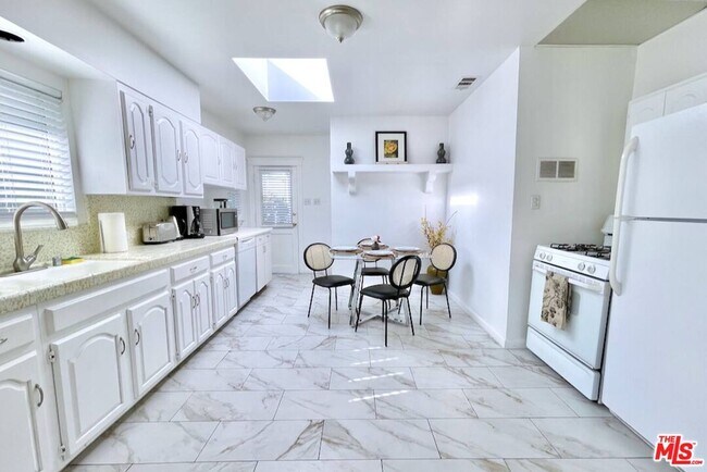 Photo - 8655 Clifton Wy