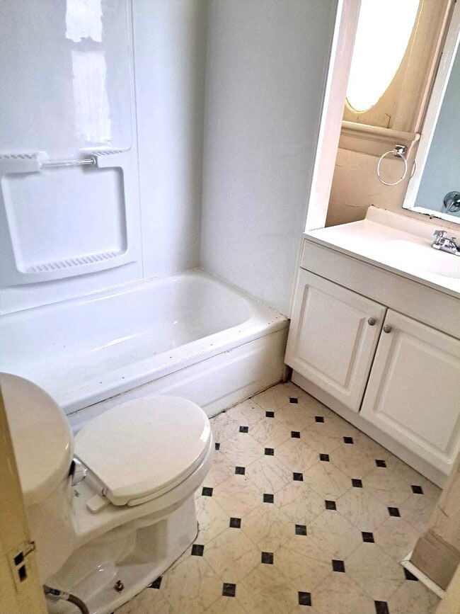 Photo - 325-325 W Otterman St Unit 2