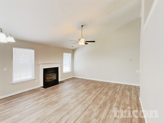 Photo - 614 Walnut Crossing Dr